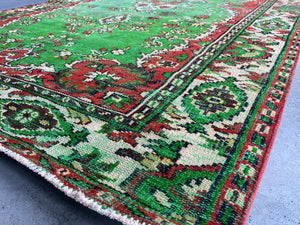 Traditional Design Natural Aged Green Vintage Rug 5'2'' x 9'4'' ft 158 x 285 cm