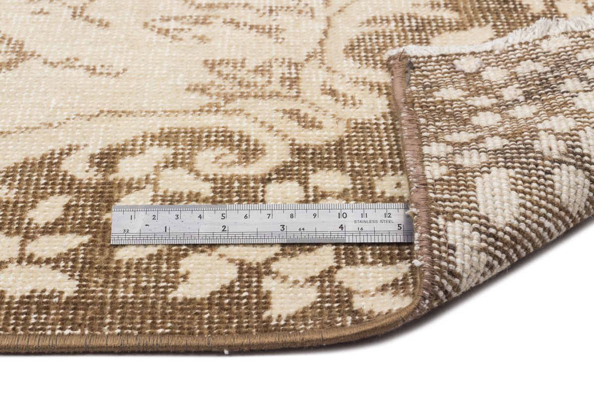 Beige Over Dyed Vintage Rug 5&#39;6&#39;&#39; x 9&#39;11&#39;&#39; ft 168 x 303 cm