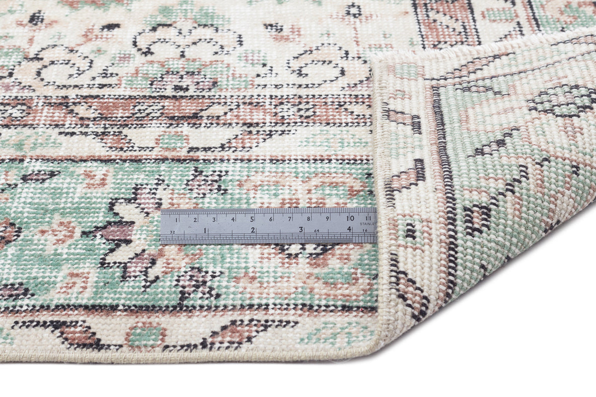 Naturel Over Dyed Vintage Rug 5&#39;6&#39;&#39; x 8&#39;9&#39;&#39; ft 167 x 266 cm