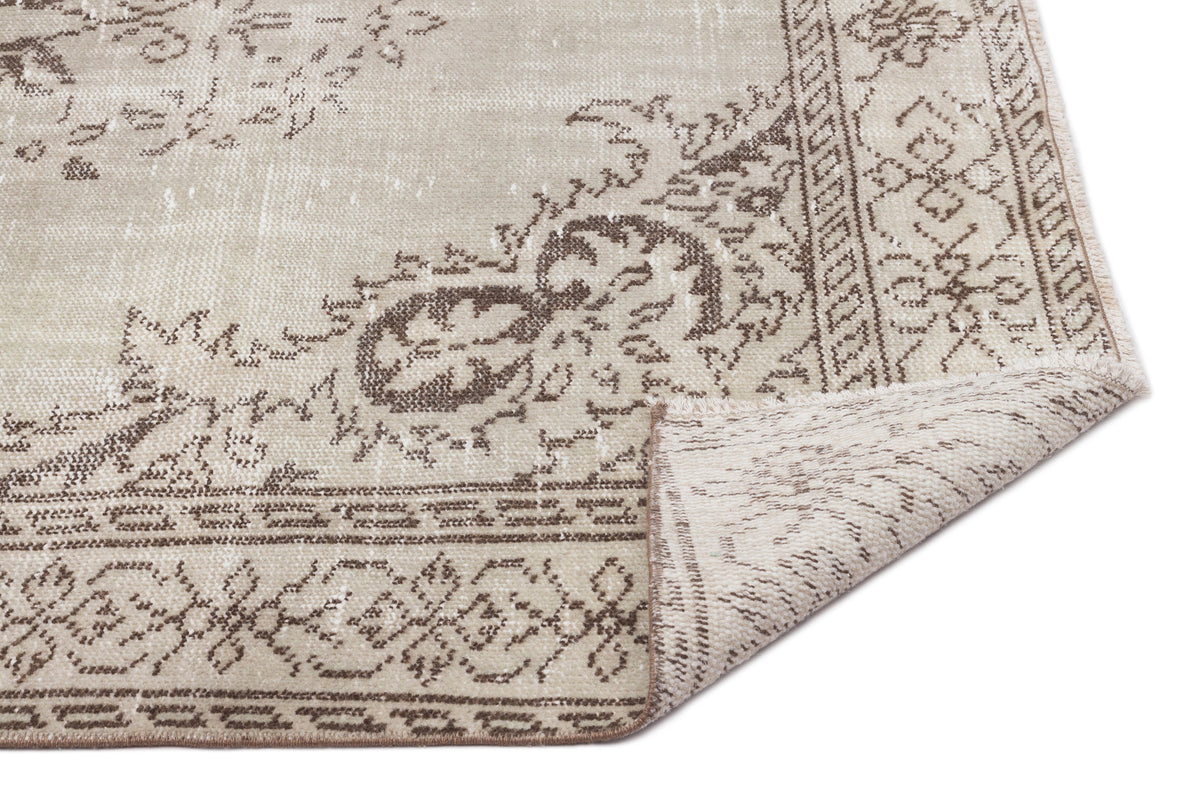 Beige Over Dyed Vintage Rug 5&#39;5&#39;&#39; x 9&#39;6&#39;&#39; ft 164 x 290 cm