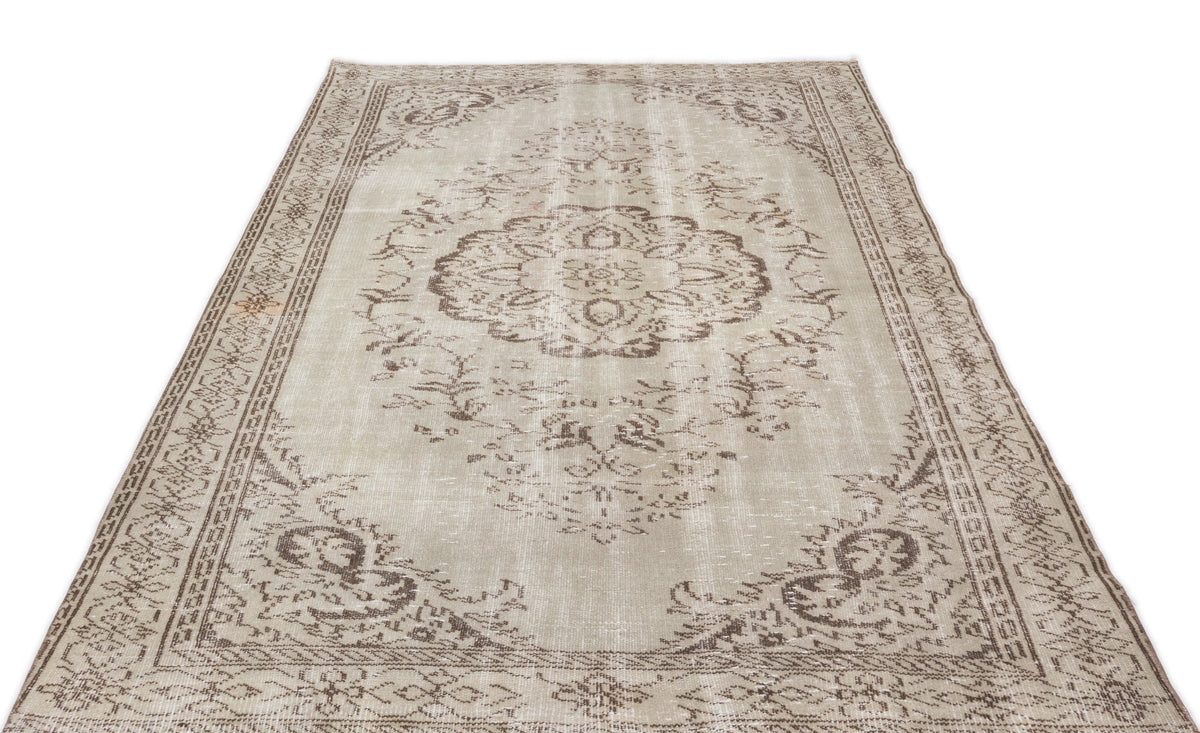 Beige Over Dyed Vintage Rug 5&#39;5&#39;&#39; x 9&#39;6&#39;&#39; ft 164 x 290 cm