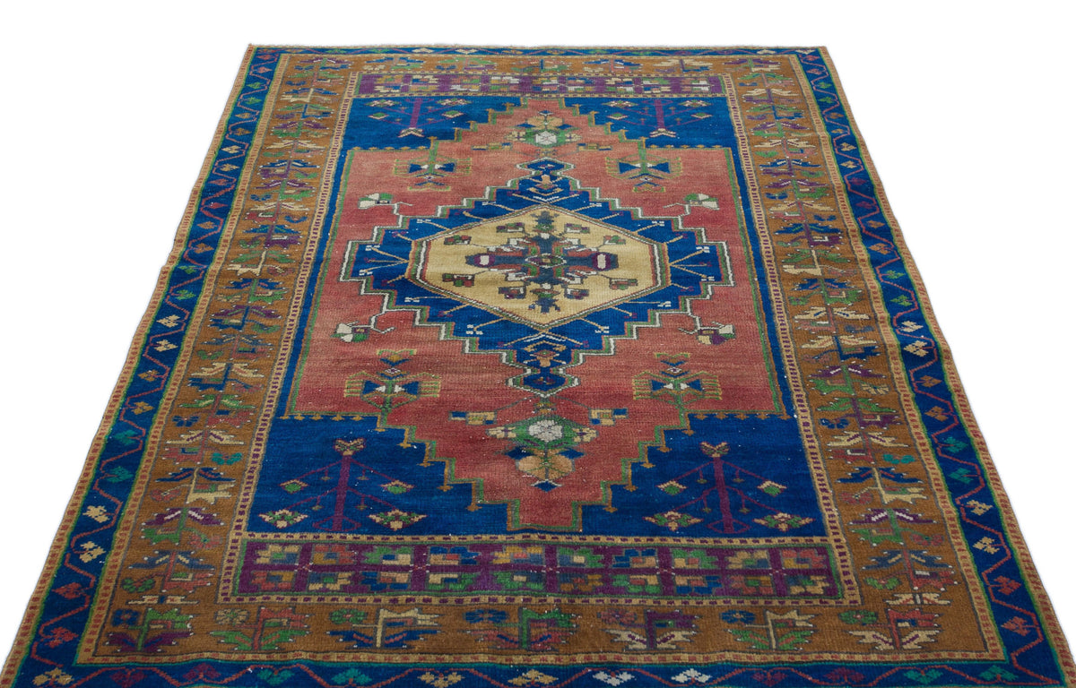 Natural Anatolium Turkish Vintage Rug 4&#39;4&#39;&#39; x 5&#39;9&#39;&#39; ft 133 x 175 cm
