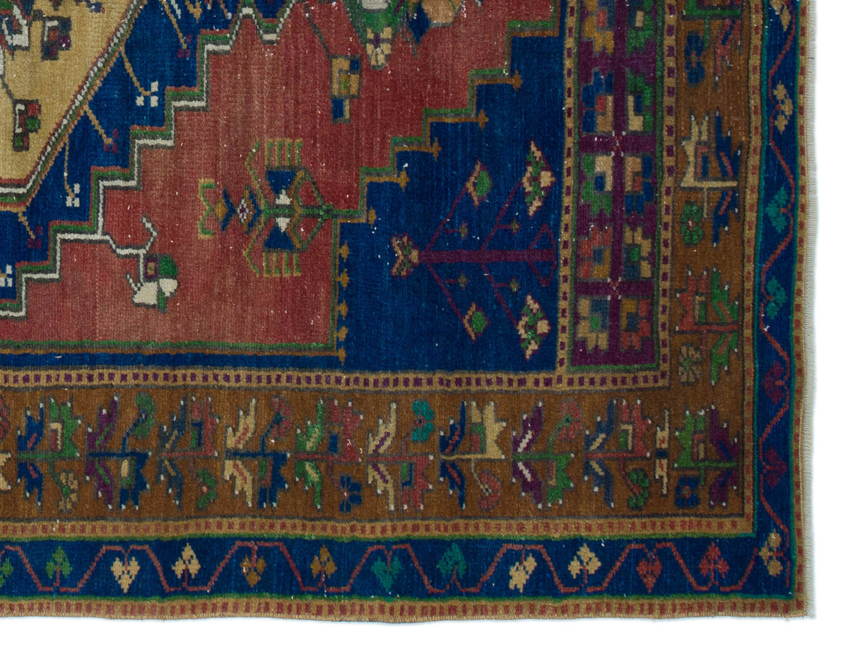 Natural Anatolium Turkish Vintage Rug 4&#39;4&#39;&#39; x 5&#39;9&#39;&#39; ft 133 x 175 cm