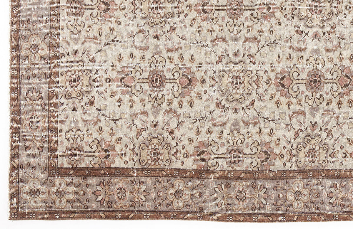 Beige Over Dyed Vintage Rug 5&#39;5&#39;&#39; x 8&#39;10&#39;&#39; ft 166 x 270 cm