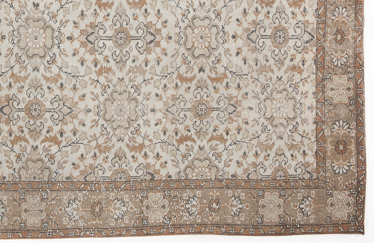 Beige Over Dyed Vintage Rug 5&#39;5&#39;&#39; x 9&#39;1&#39;&#39; ft 164 x 277 cm
