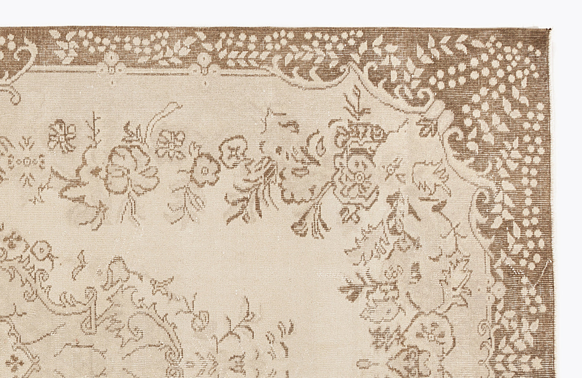 Beige Over Dyed Vintage Rug 5&#39;7&#39;&#39; x 9&#39;9&#39;&#39; ft 169 x 296 cm