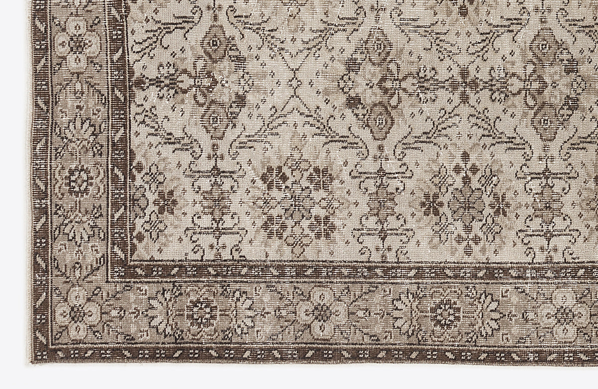 Beige Over Dyed Vintage Rug 5&#39;7&#39;&#39; x 9&#39;6&#39;&#39; ft 170 x 290 cm