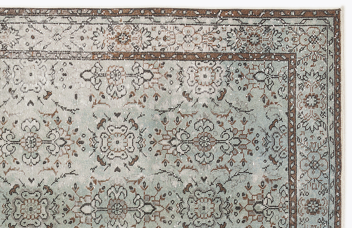 Green Over Dyed Vintage Rug 5&#39;6&#39;&#39; x 9&#39;10&#39;&#39; ft 168 x 300 cm