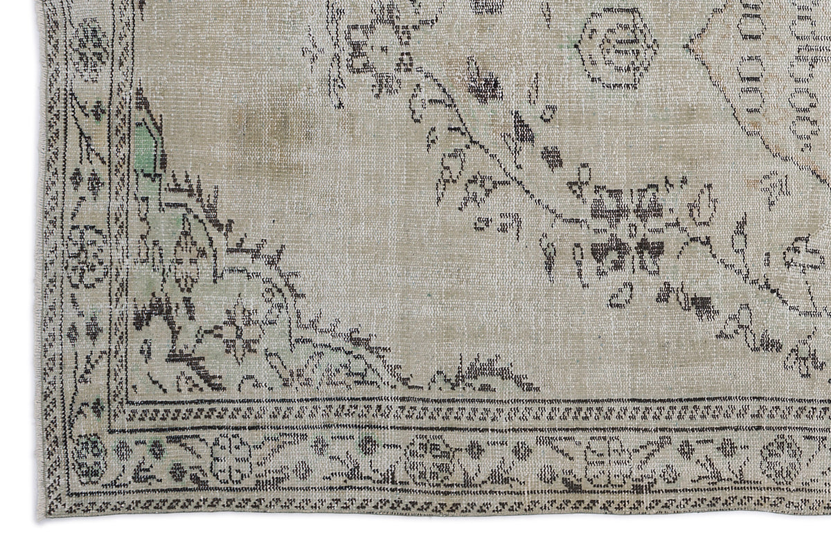Beige Over Dyed Vintage Rug 5&#39;6&#39;&#39; x 9&#39;9&#39;&#39; ft 168 x 297 cm