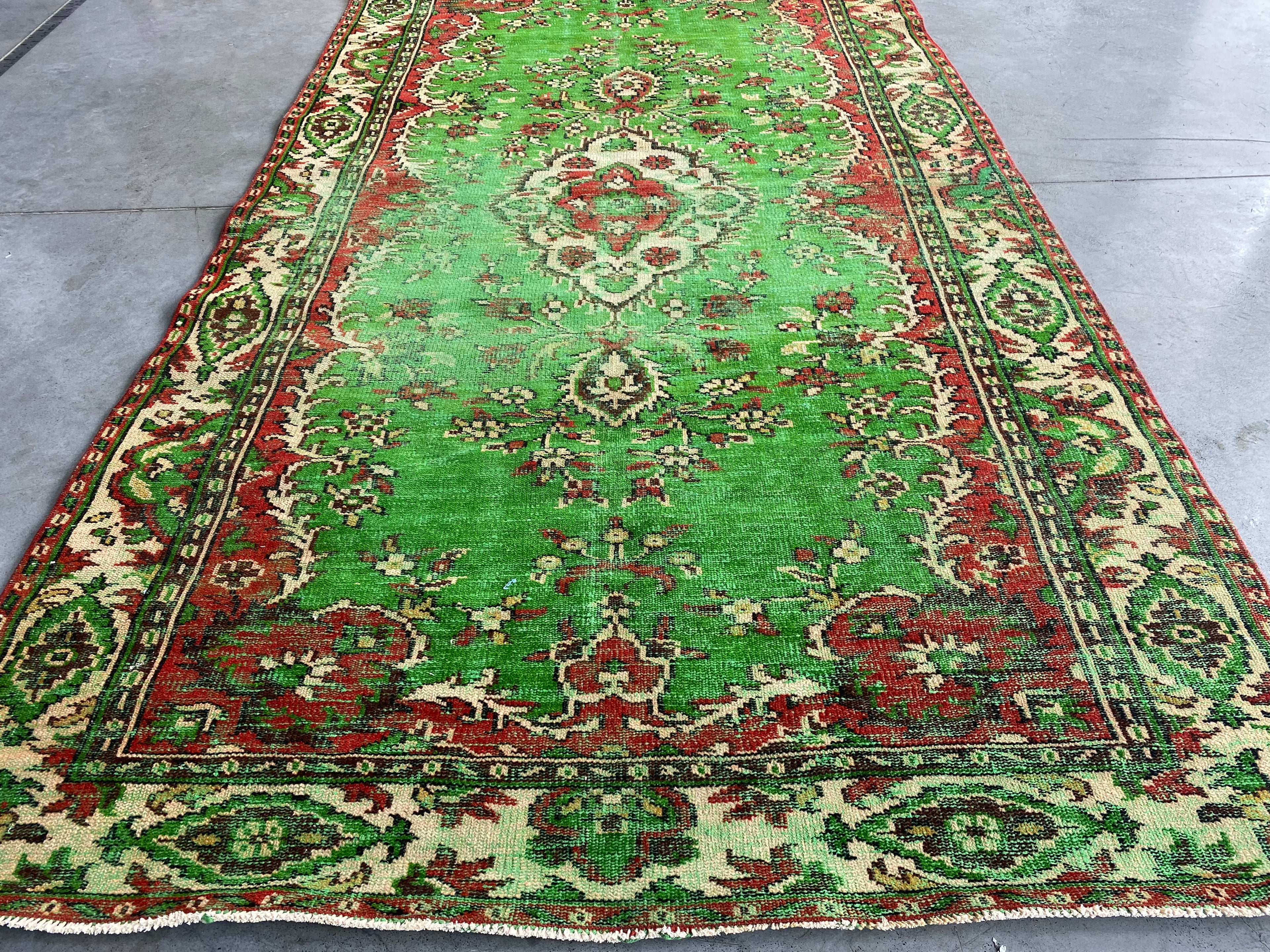 Traditional Design Natural Aged Green Vintage Rug 5'2'' x 9'4'' ft 158 x 285 cm
