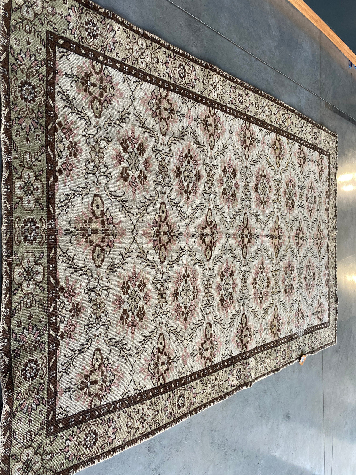Retro Design Beige Over Dyed Vintage Rug 5&#39;10&#39;&#39; x 8&#39;10&#39;&#39; ft 177 x 270 cm